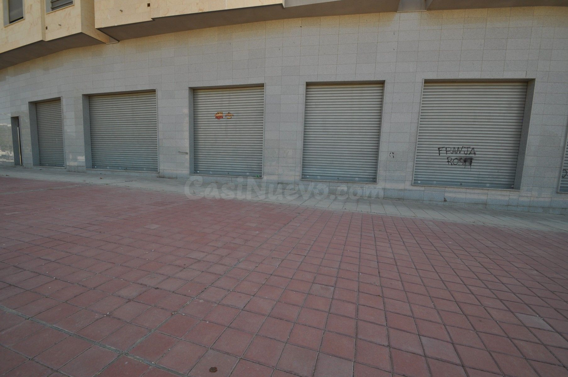 Local comercial 700m² en venta - Avenida de chapí - foto 3