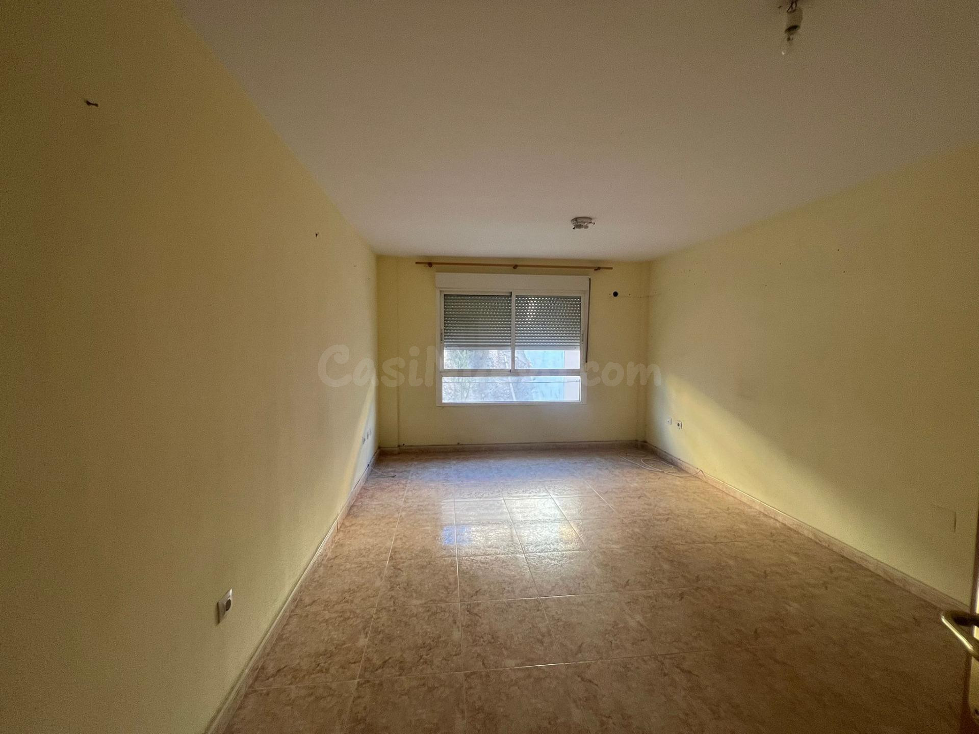 Amplia vivienda de 4 dormitorios con garaje y trastero en Ab - foto 3