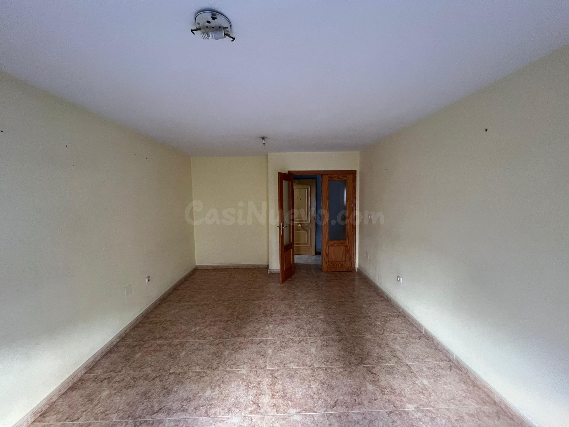Amplia vivienda de 4 dormitorios con garaje y trastero en Ab - foto 5