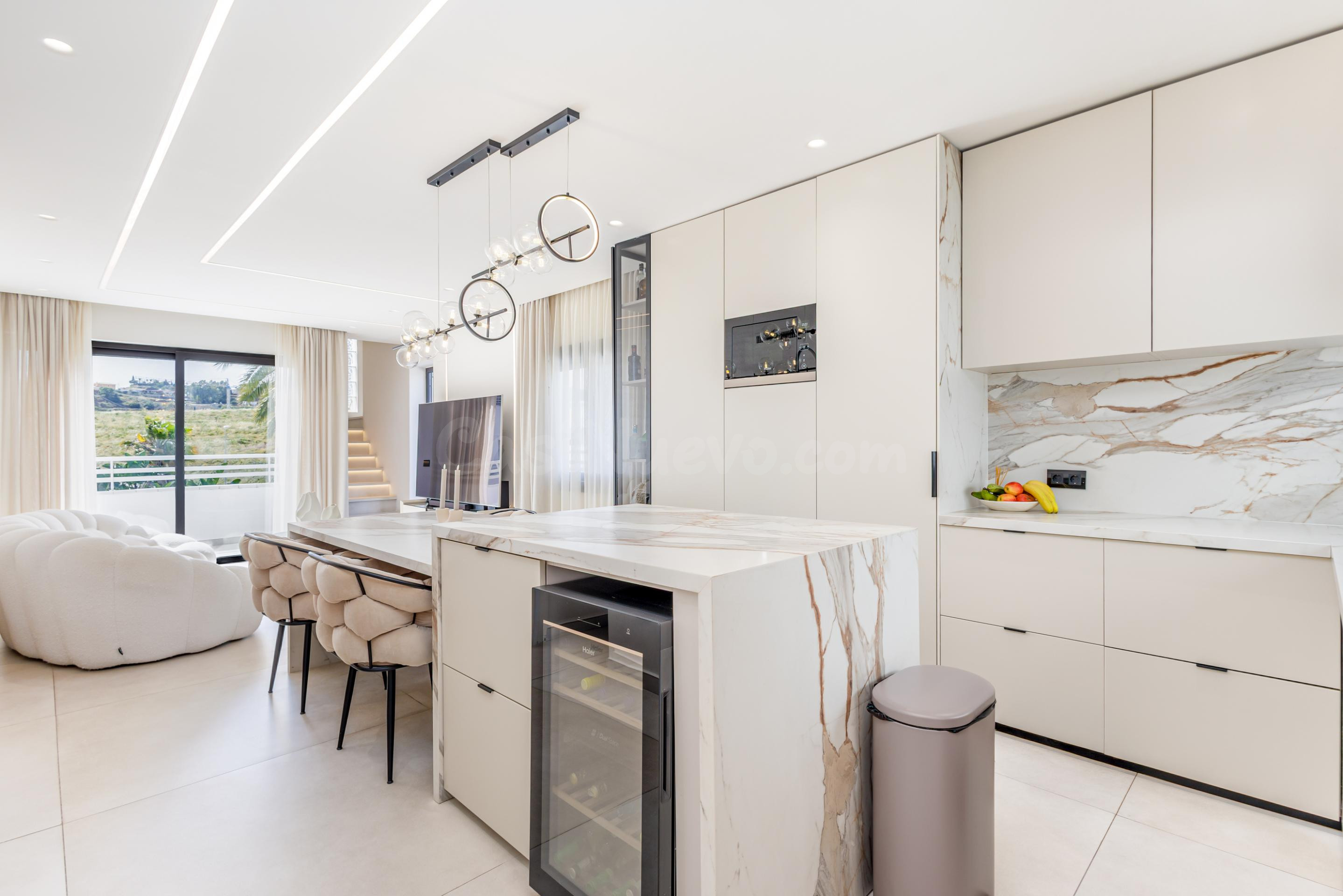 Ático  totalmente reformado en venta con solárium privado, 3 terrazas y vistas abiertas