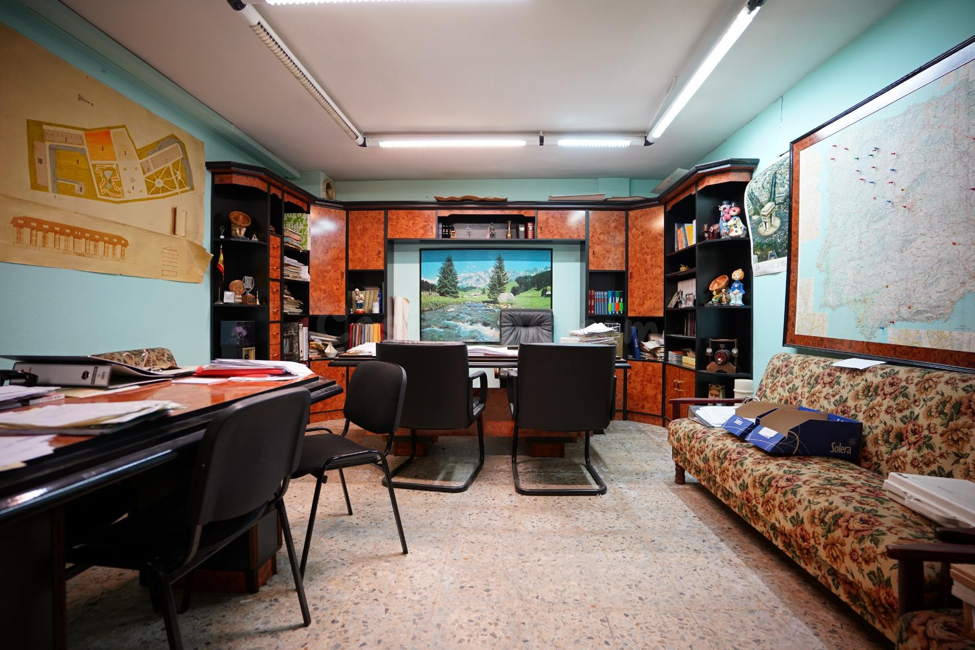 Local comercial 674m² en venta - Delicias - foto 4