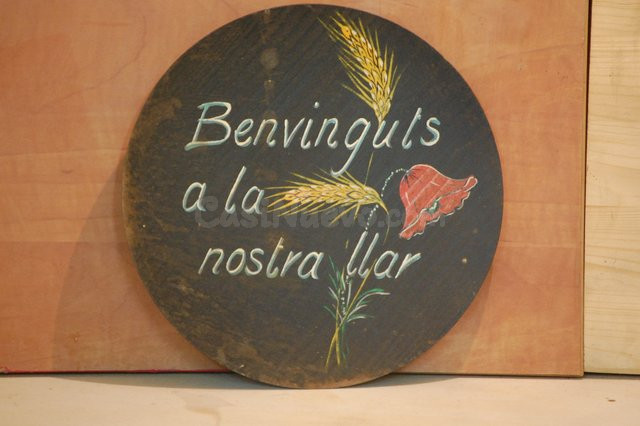 Plato Decoración Bienvenida. Madera pintado a mano