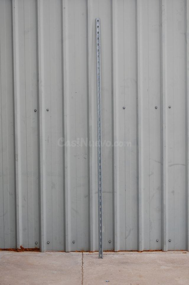 Guía perforada galvanizada 20x10x1.     2000mm