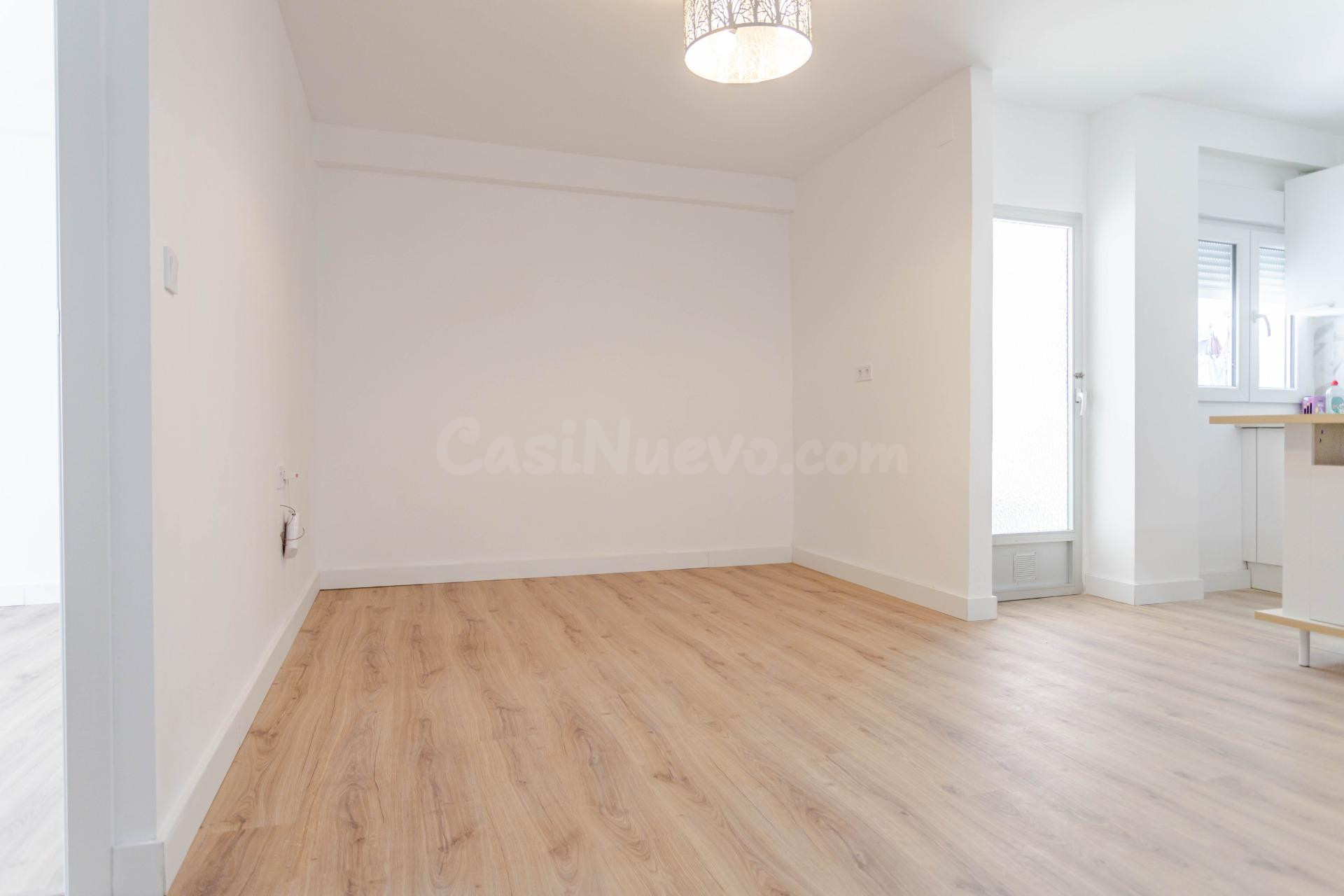 Piso reformado de 3 dormitorios cerca del centro y todos los - foto 3