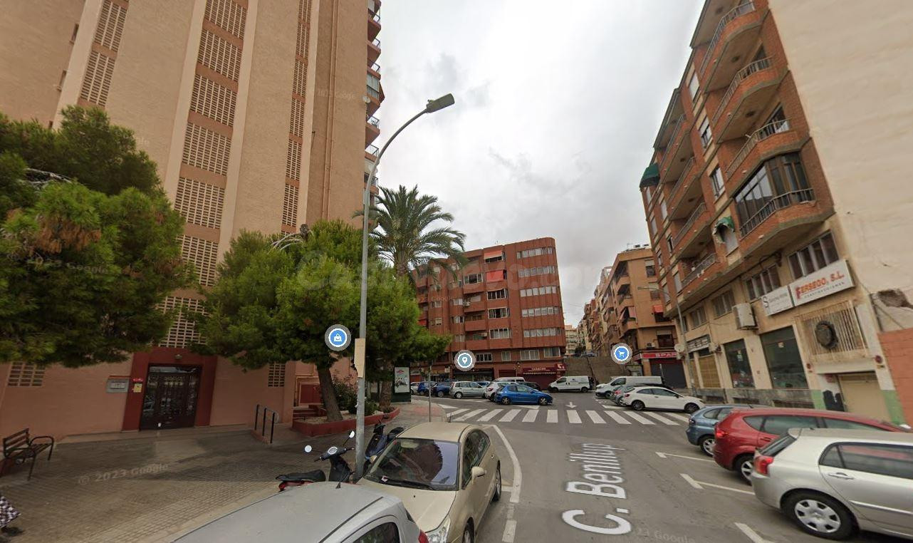 Se vende piso OKUPA en Alicante (Alicante). - foto 2