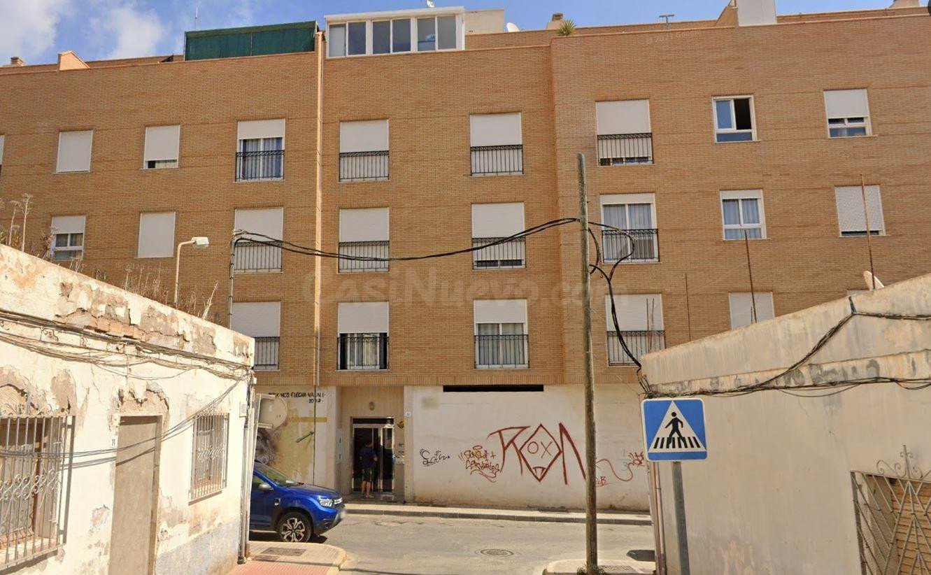 Se vende piso OKUPA en Ejido (Almería). - foto 2