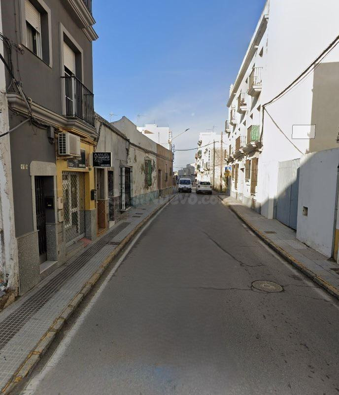 Se vende piso OKUPA en Chiclana de la Frontera (Cádiz). - foto 3