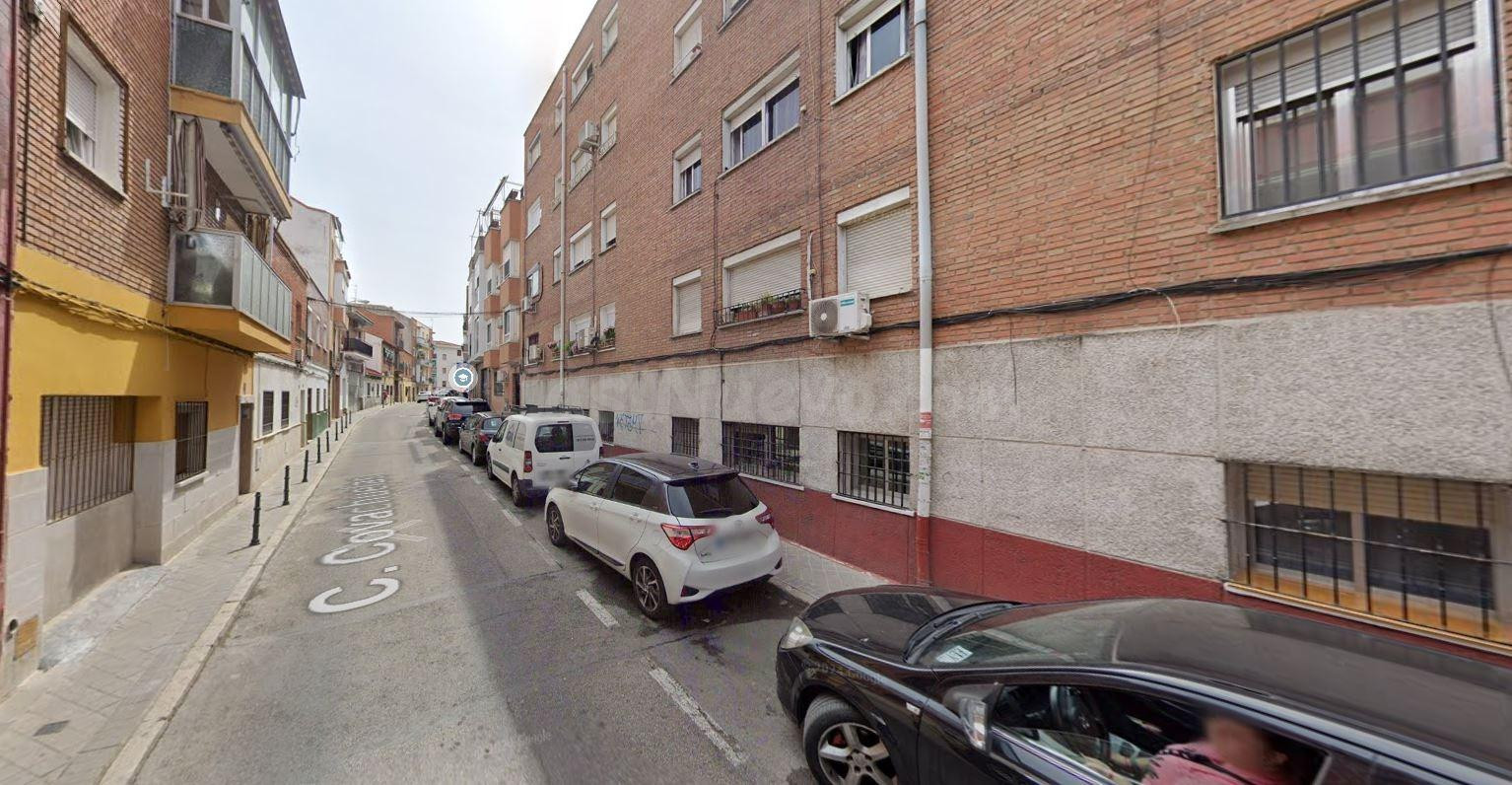 Se vende piso OKUPA en Madrid (Madrid). - foto 2