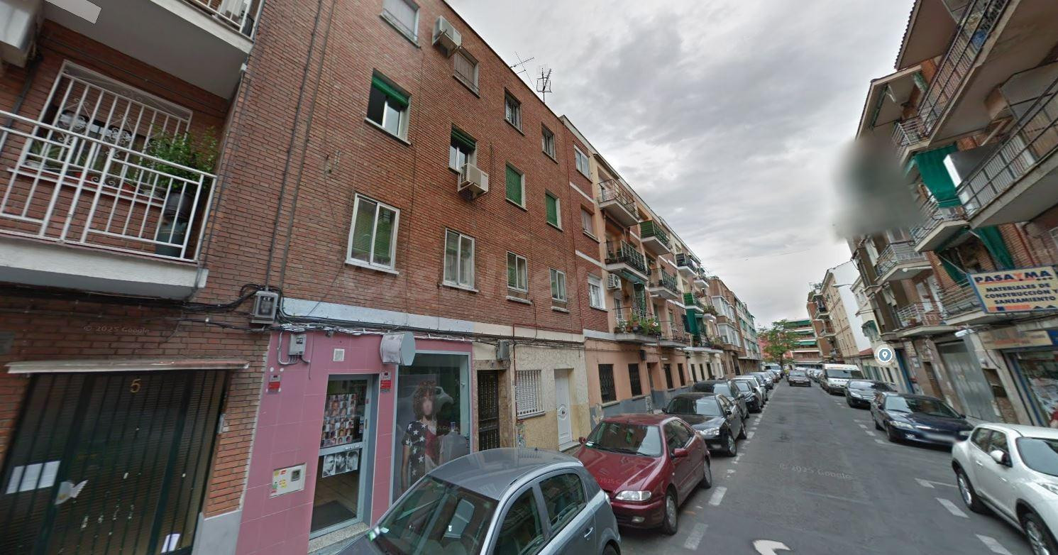 Se vende piso OKUPA en Madrid (Madrid). - foto 2