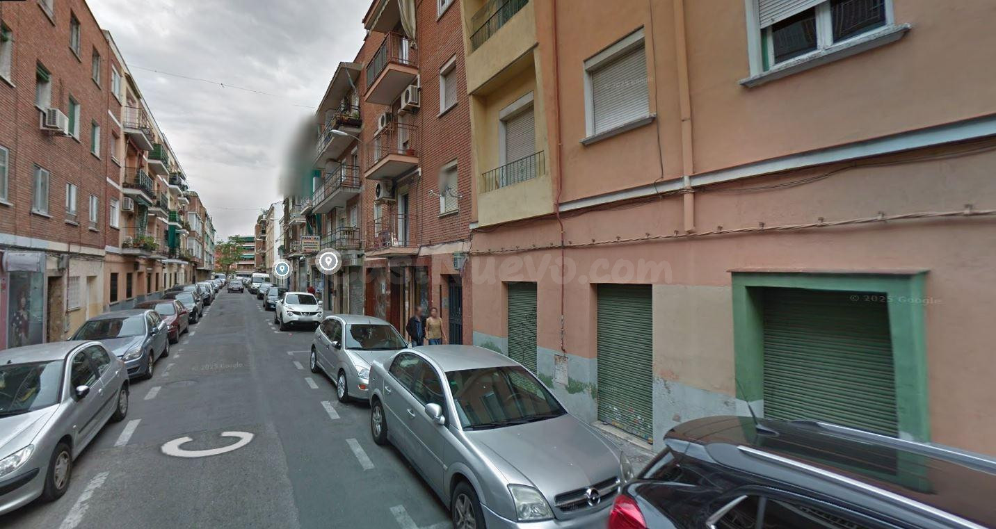 Se vende piso OKUPA en Madrid (Madrid). - foto 3