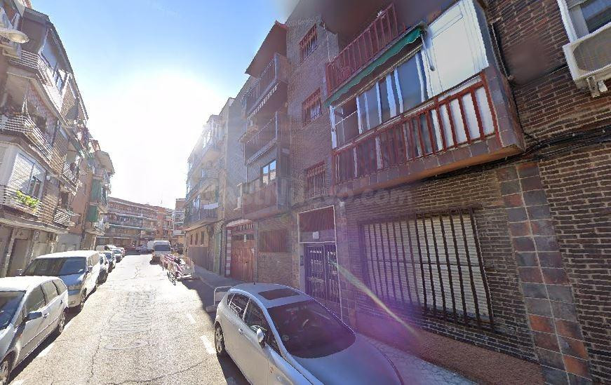 Se vende piso CESIÑN DE REMATE en C/ VILLAVEZA en Madrid - foto 2