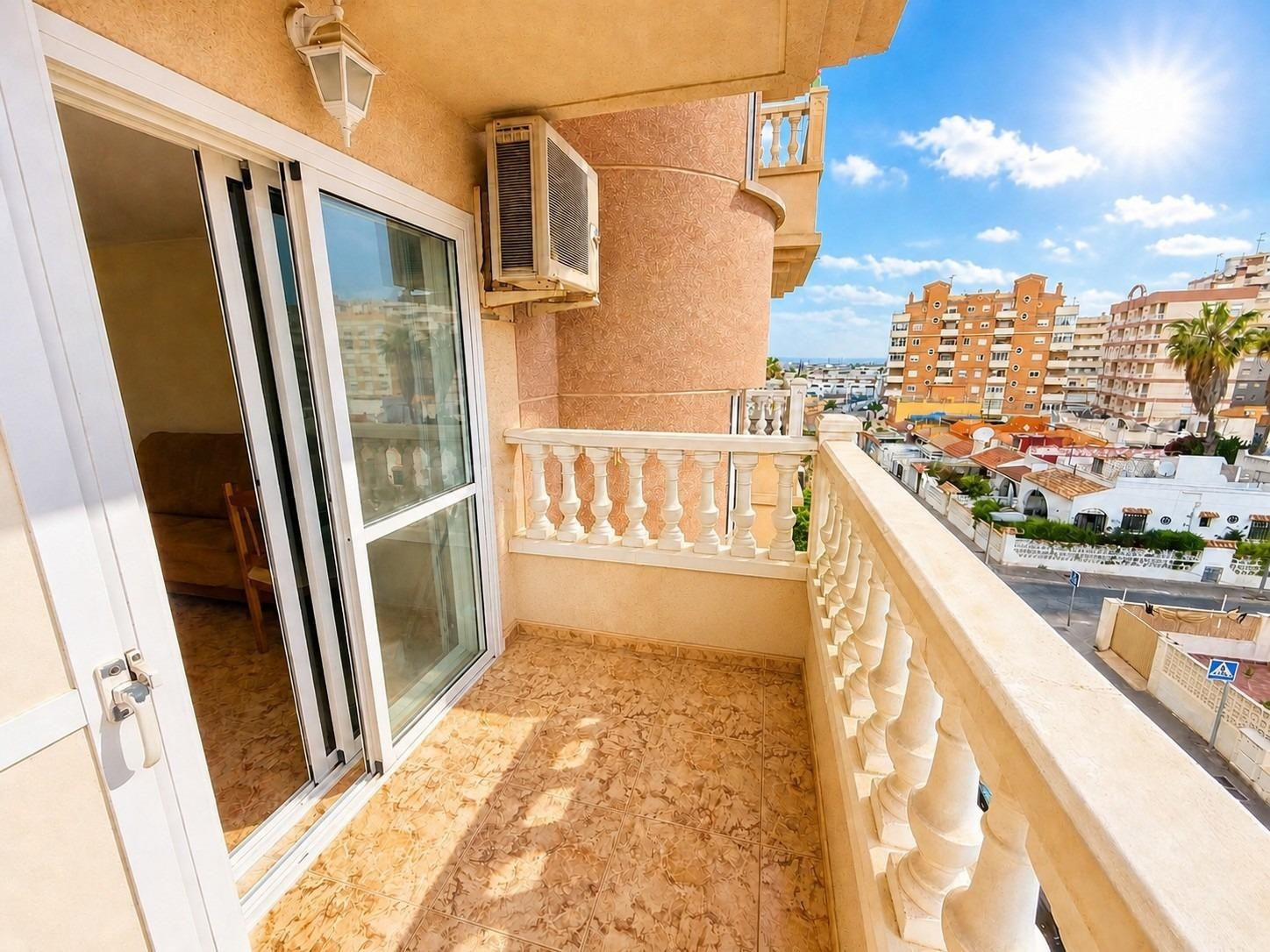 Oportunidad de 2 dormitorios con vistas despejadas y piscina - foto 2