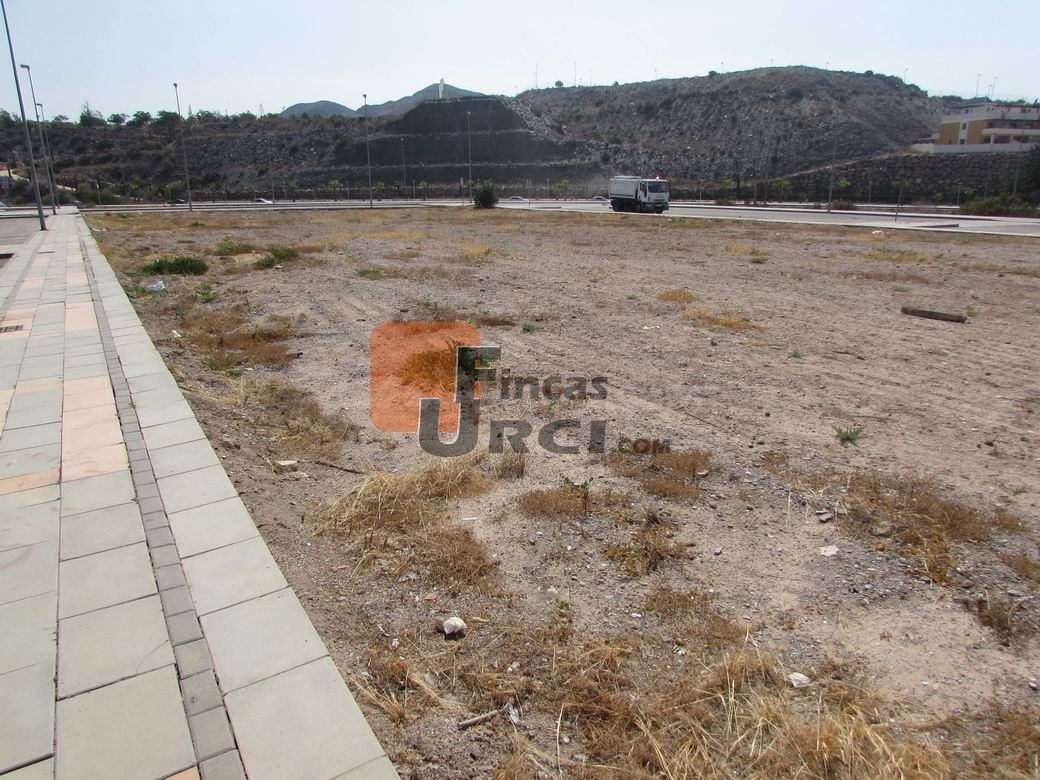 Terreno industrial 3 habitaciones en venta - Los Jardines - foto 2