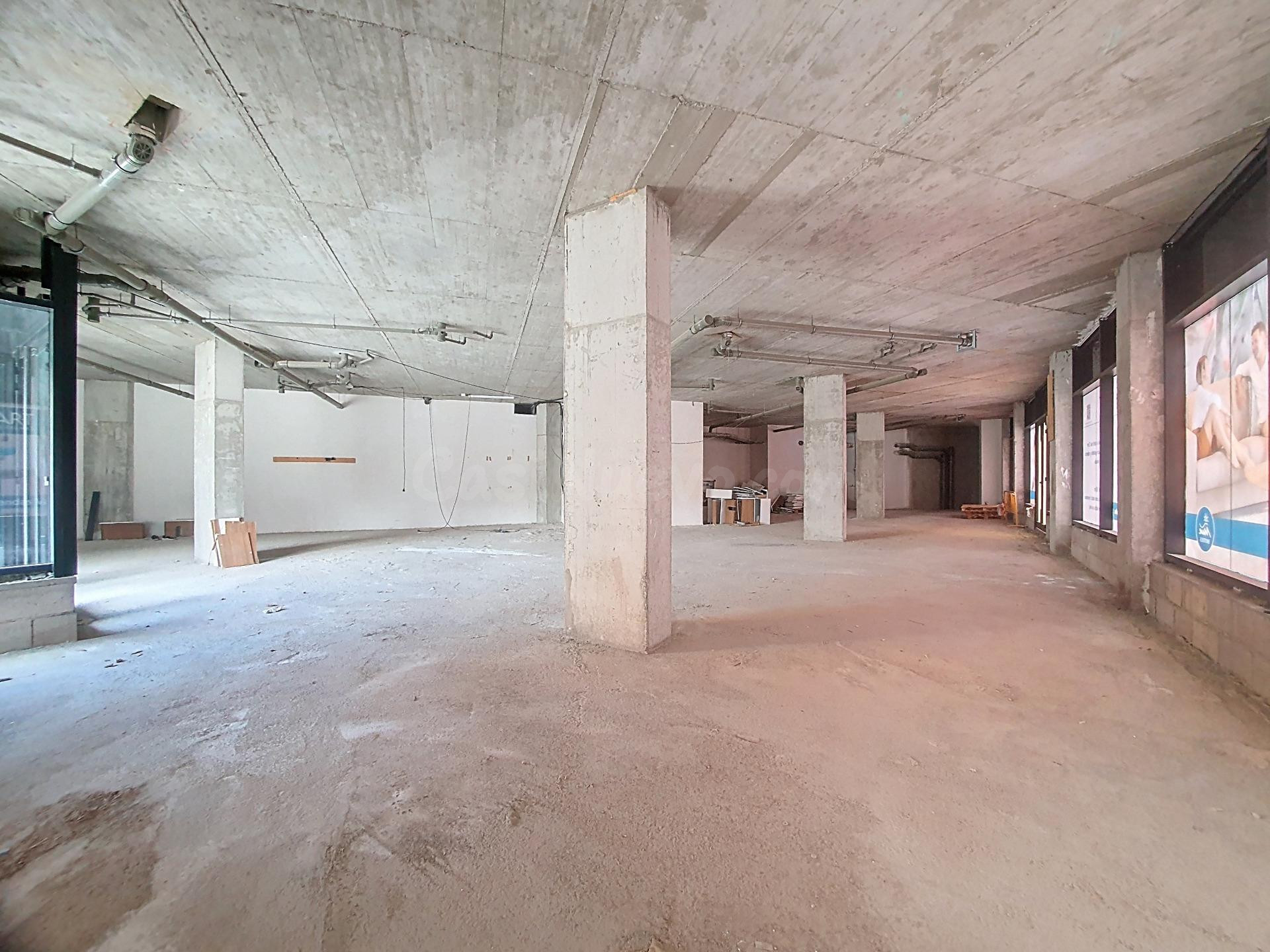 Local comercial 397m² en alquiler - Mesa y López - foto 4