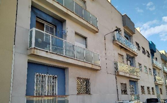 SE VENDE piso OKUPA en C Gl Prim de Roquetas de Mar - foto 2