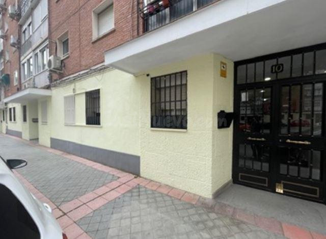 SE VENDE local comercial OKUPA en C Padron 10 de Madrid - foto 2