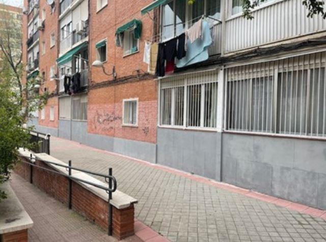 SE VENDE local comercial OKUPA en C Padron 10 de Madrid - foto 3