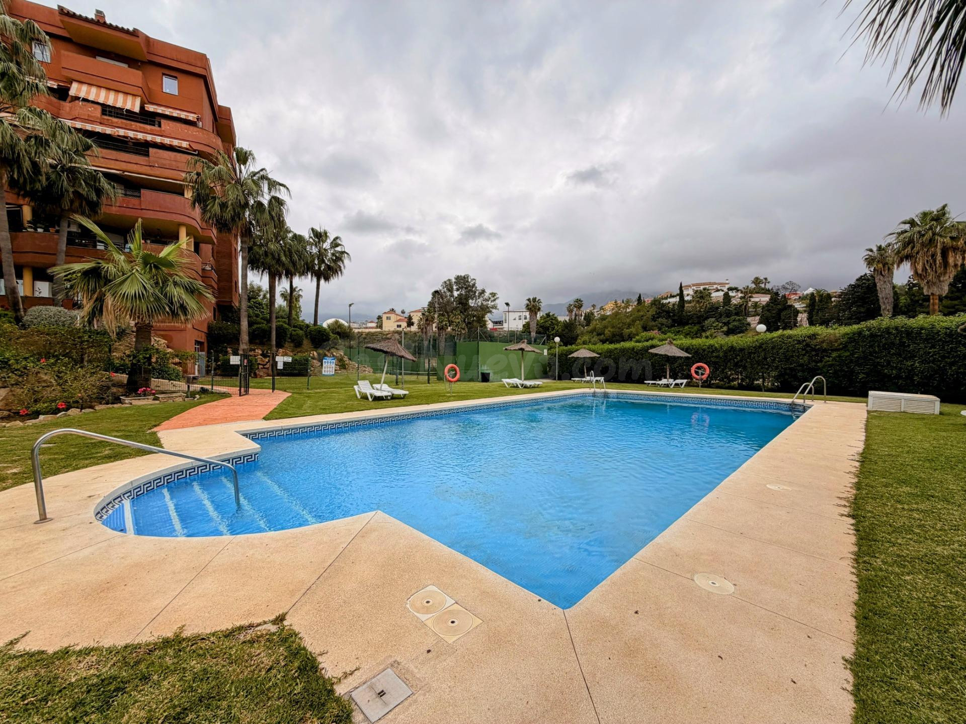 Piso Reformado en Cortijo Torrequebrada - ¡Tu Hogar Ideal a  - foto 2