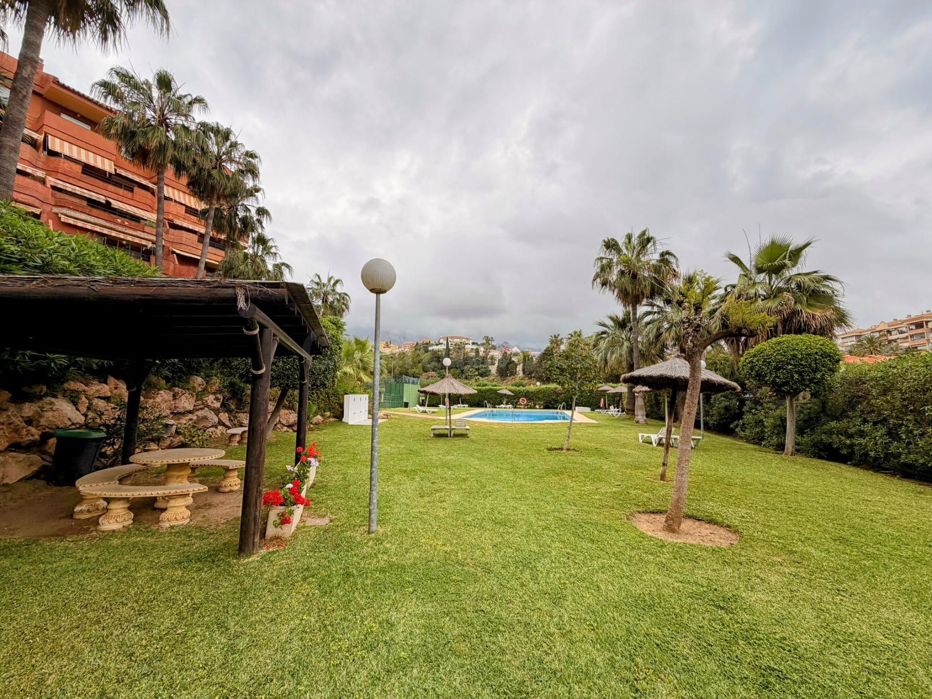 Piso Reformado en Cortijo Torrequebrada - ¡Tu Hogar Ideal a  - foto 4