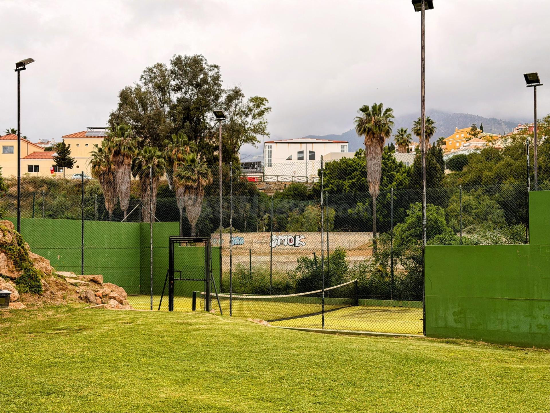 Piso Reformado en Cortijo Torrequebrada - ¡Tu Hogar Ideal a  - foto 5