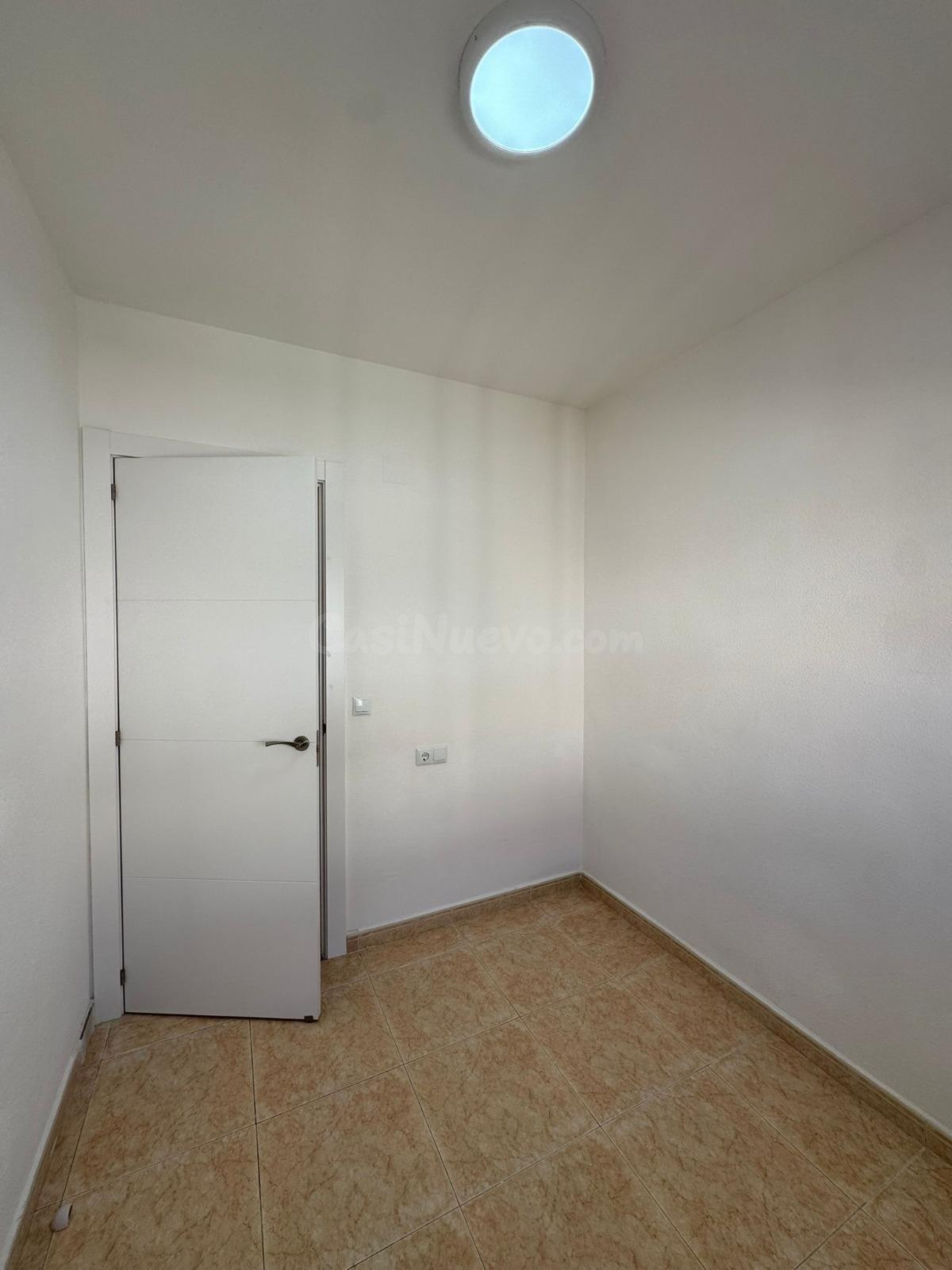 PISO DE 1 HAB 1 BAÑO REFORMADO A 450 METROS DE LA PLAYA DEL  - foto 2