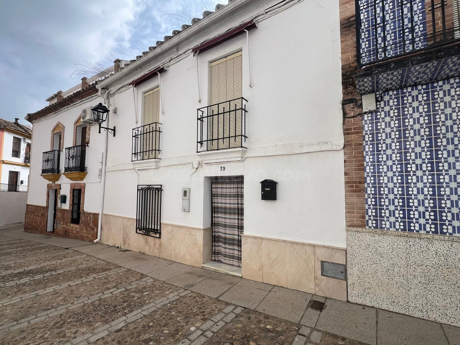 E. 🏡✨ ¡Magnífica vivienda en pleno corazón de Hornachuelos! 
