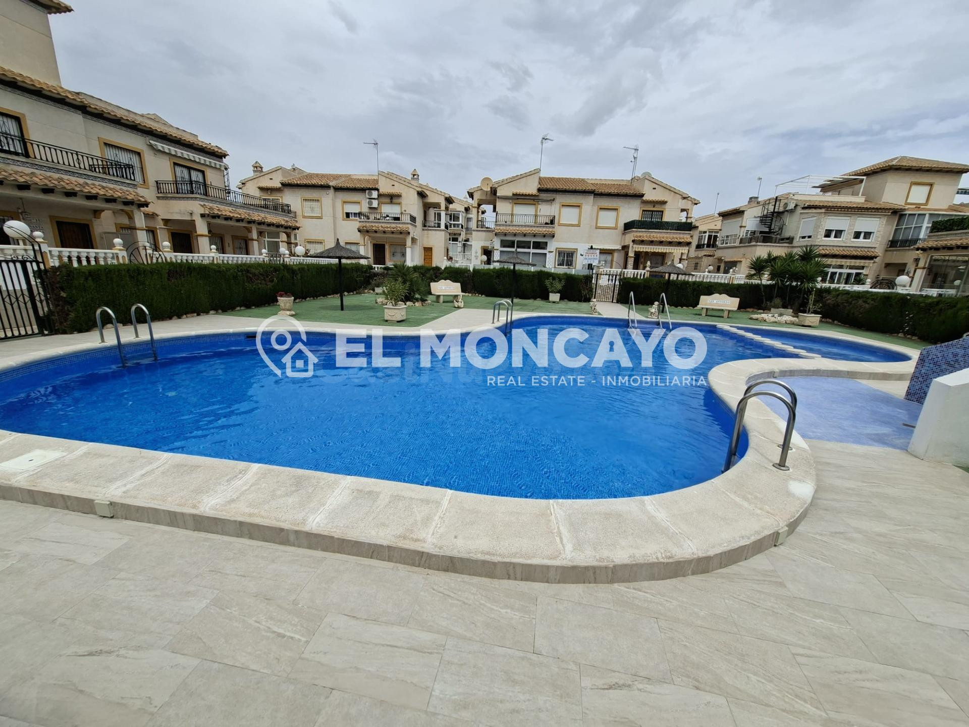 Fantástica vivienda semiadosada con terraza cerca de las pla - foto 3