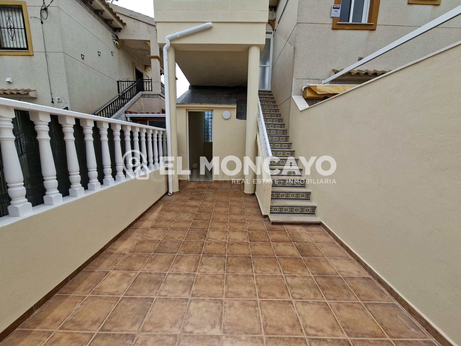 Fantástica vivienda semiadosada con terraza cerca de las pla - foto 4