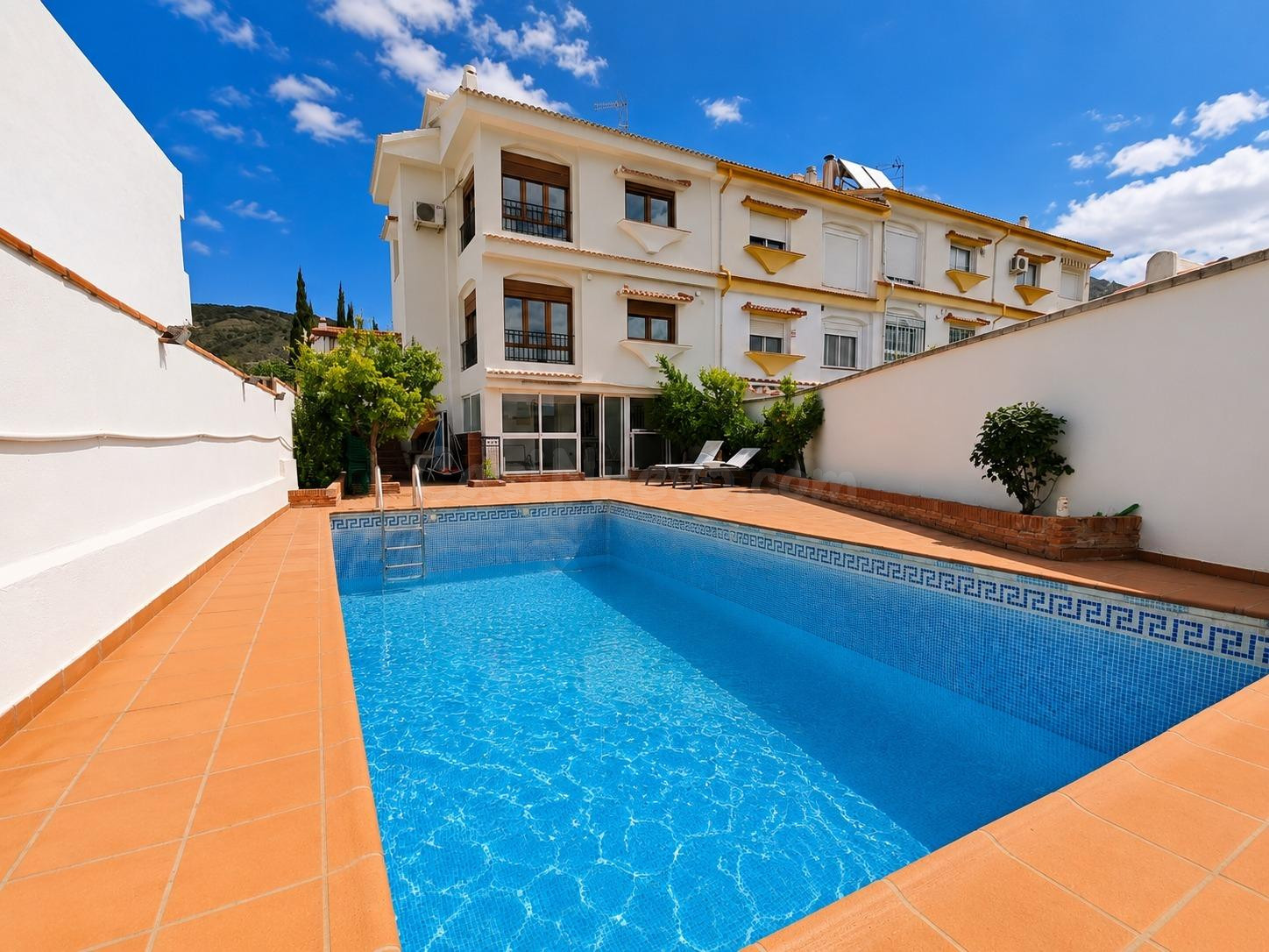 Estupenda Casa Pareada con piscina privada y 4 dormitorios