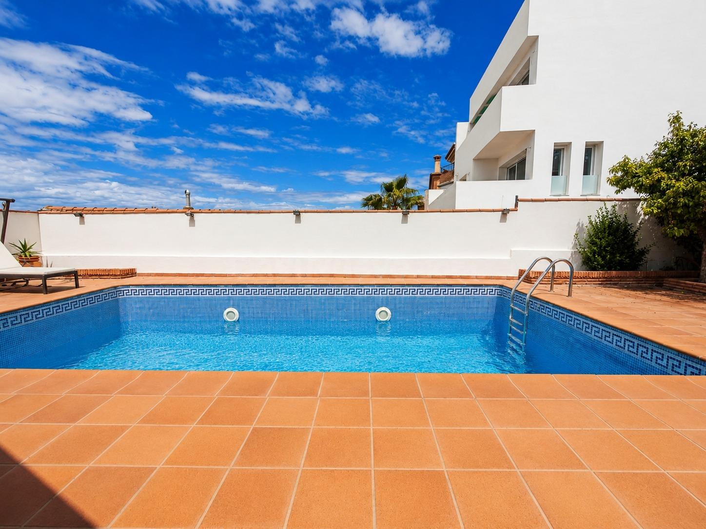 Estupenda Casa Pareada con piscina privada y 4 dormitorios - foto 2