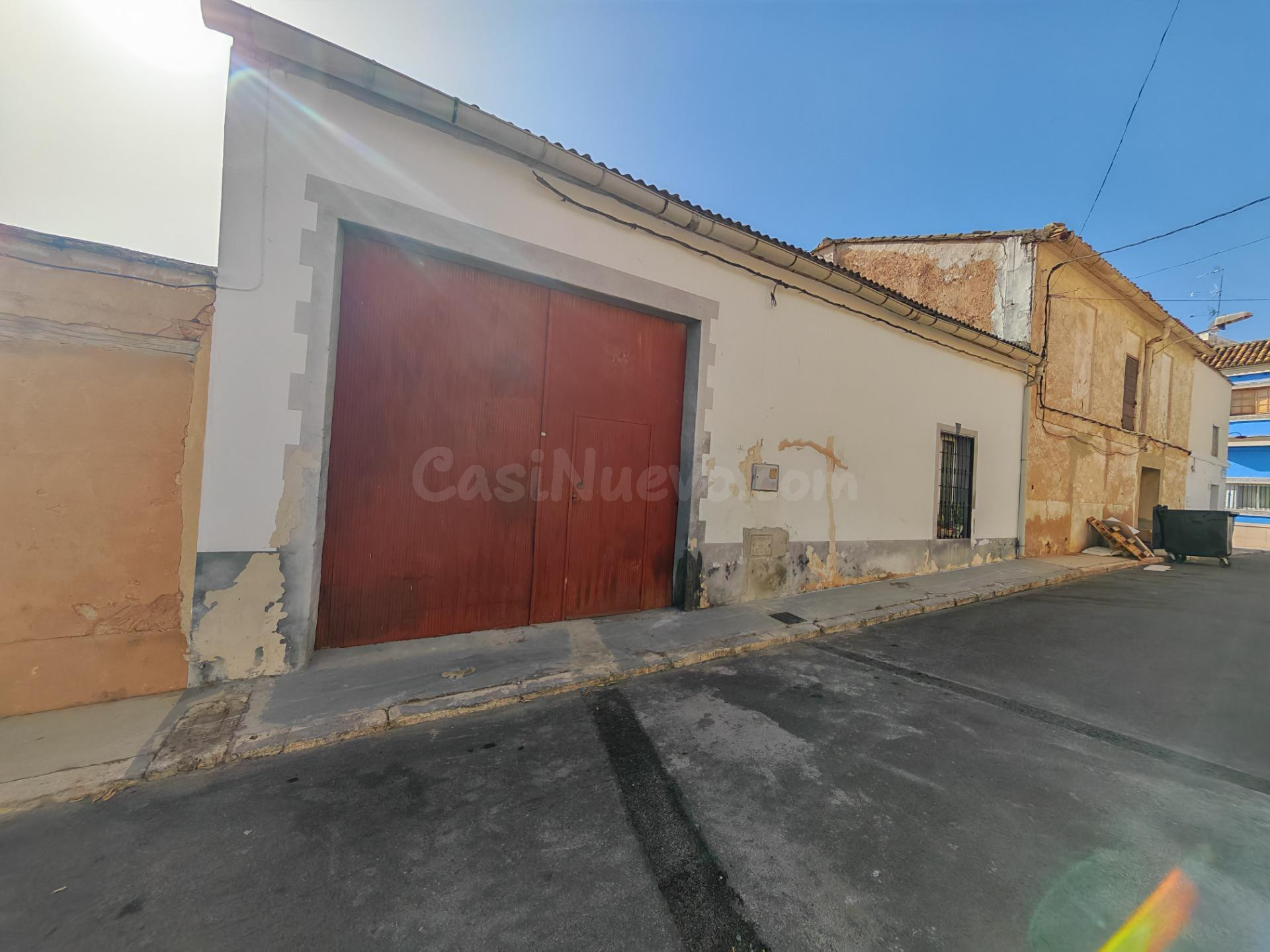 ALMACÉN CON DISTRIBUCIÓN DE VIVIENDA EN CHESTE