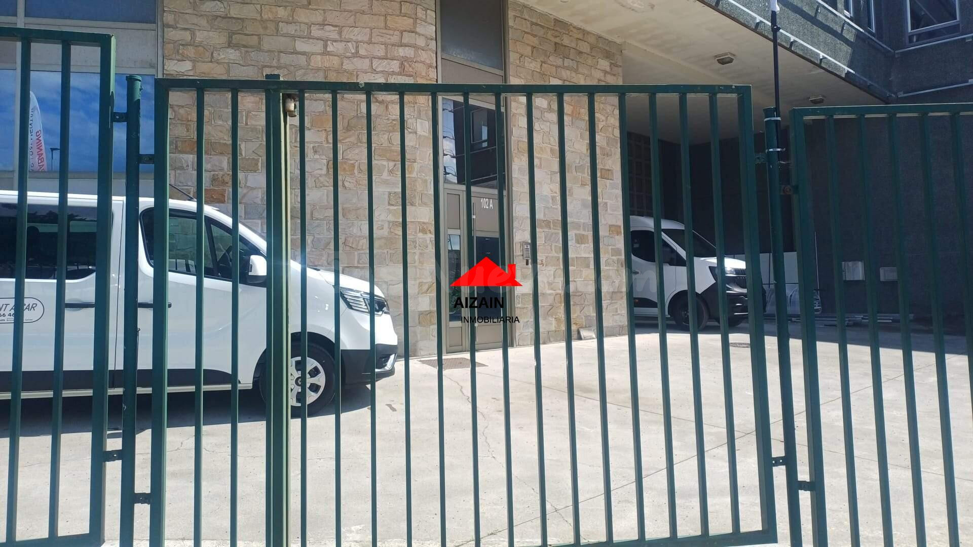 Nave con posibilidades en zona de paso! - foto 2