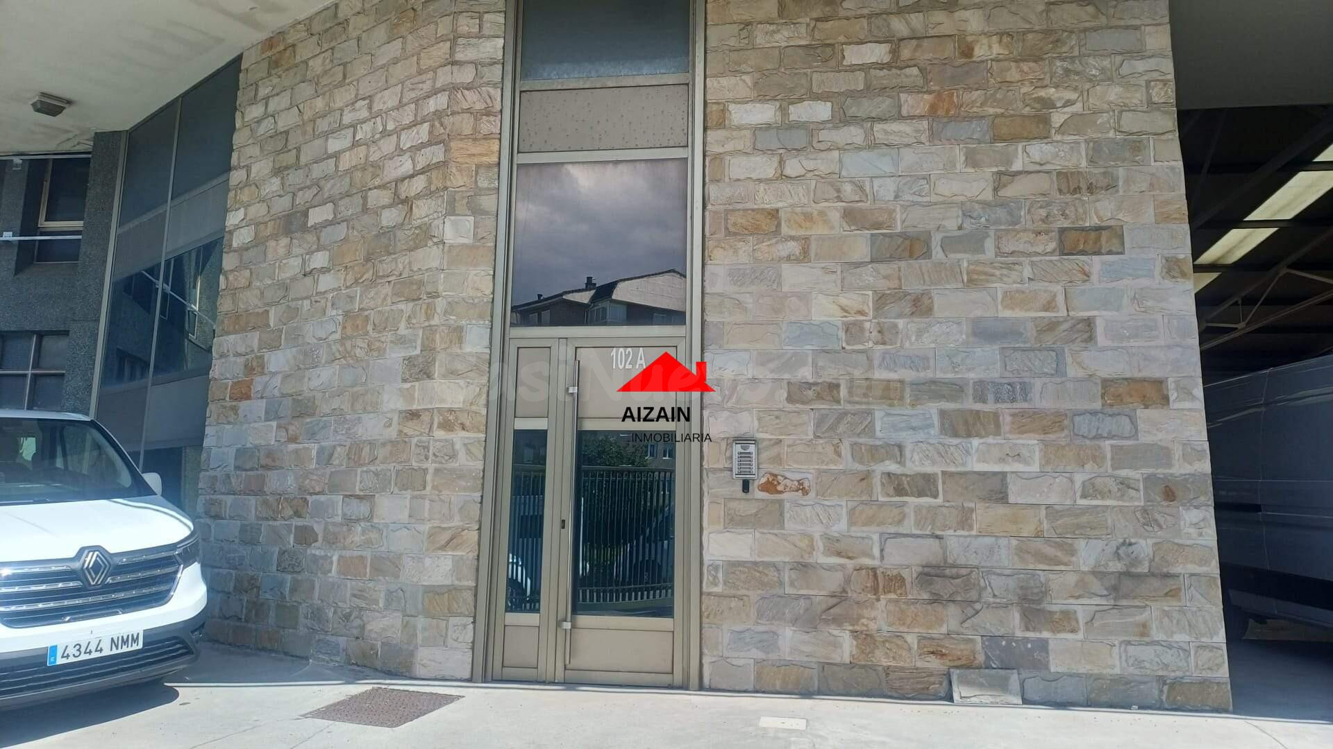 Nave con posibilidades en zona de paso! - foto 3