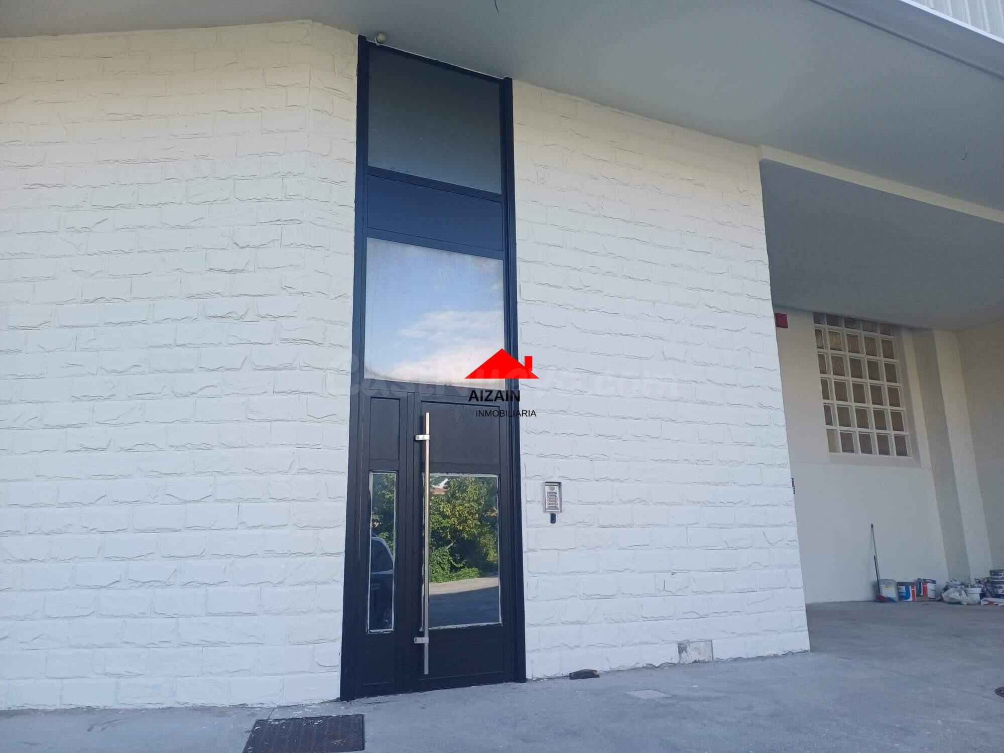 Nave con posibilidades en zona de paso! - foto 4