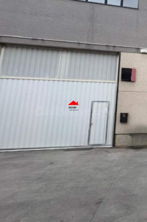 Amplia nave en venta en Loiu