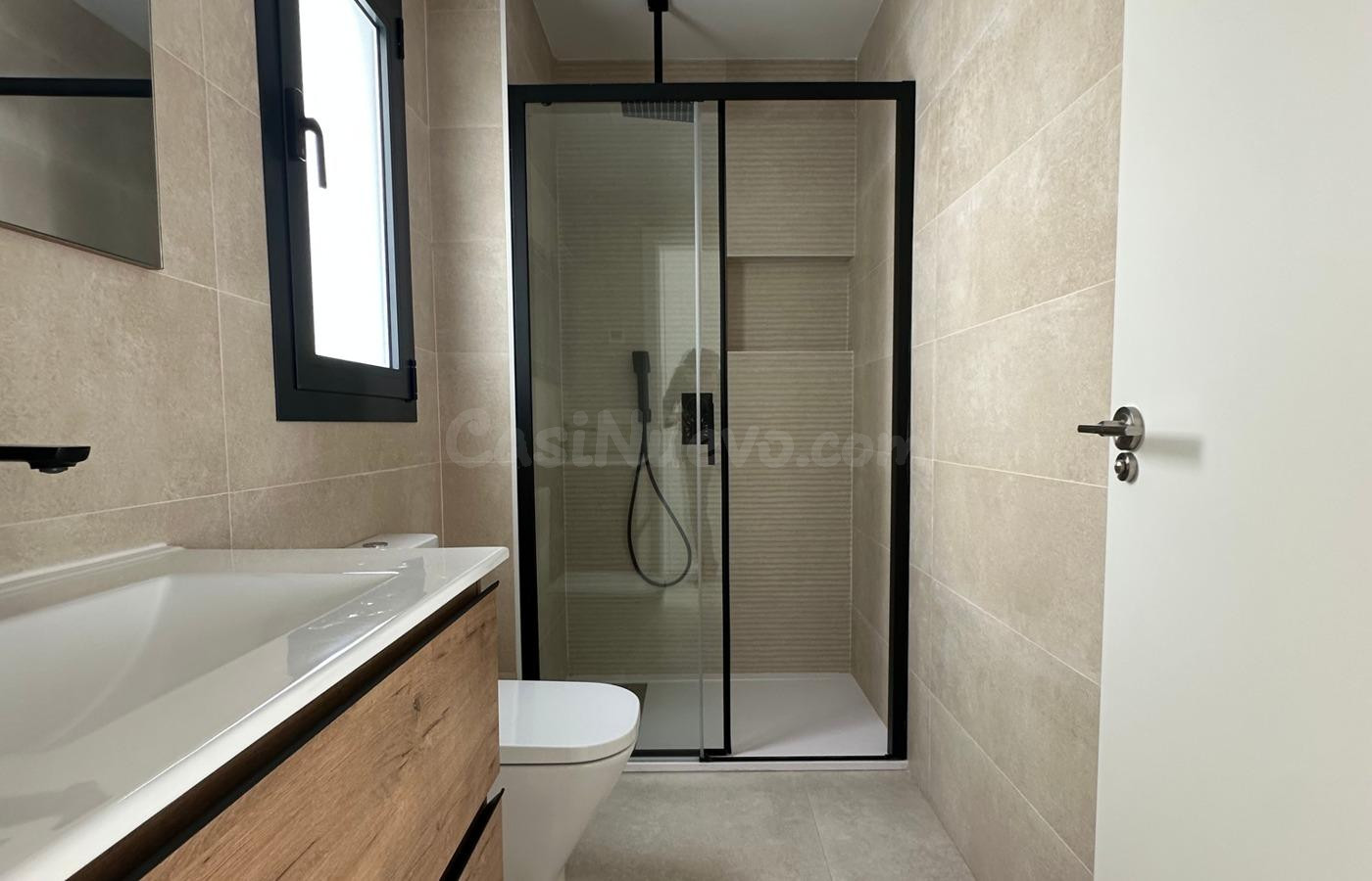 Bungalow moderno con terraza y piscina cerca del mar en San  - foto 5