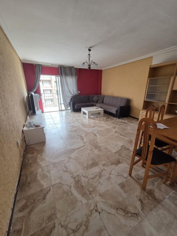 Venta de piso en Torrevieja, de 99m2 con 2 dormitorios y 1 b - foto 4
