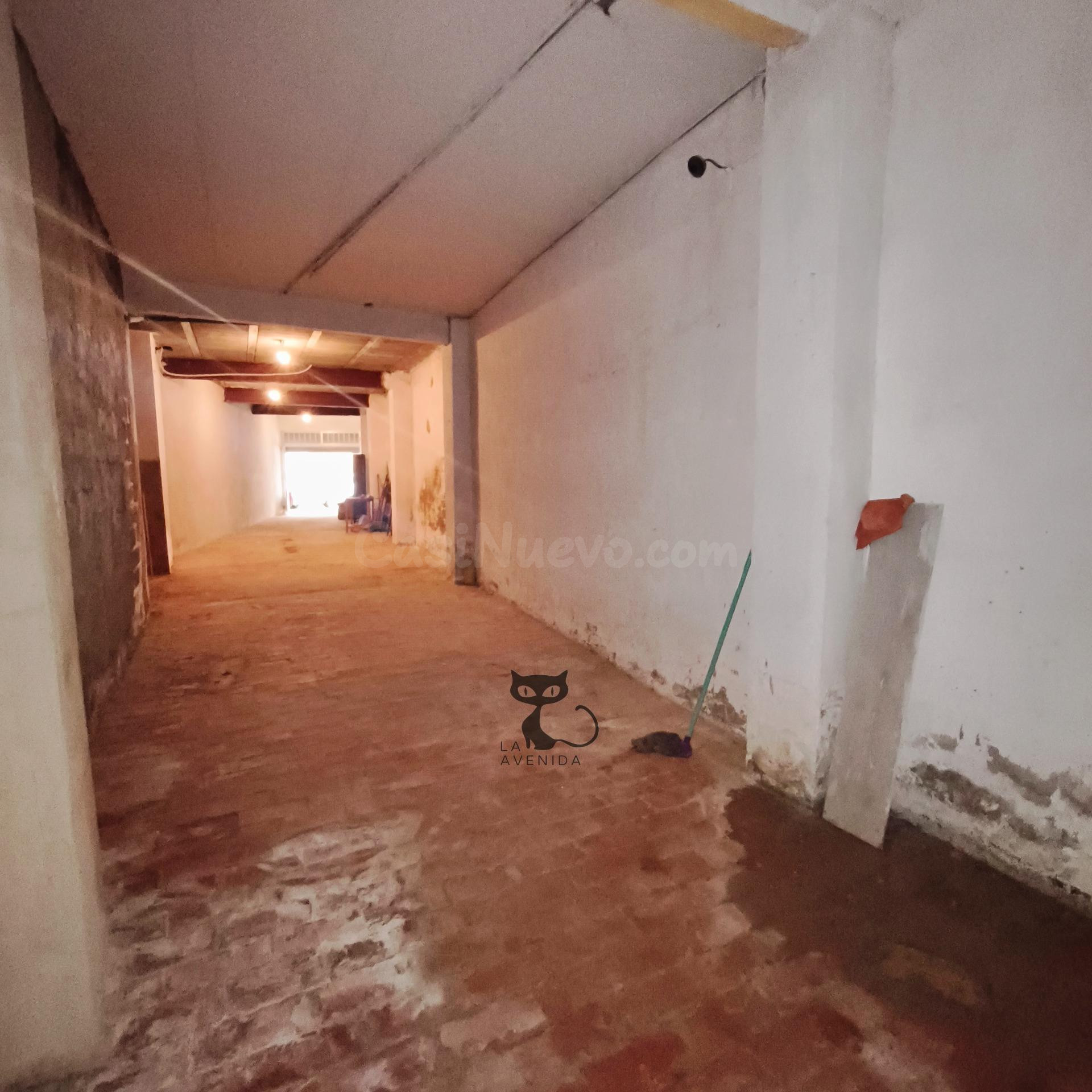 Oportunidad Única, Local a pie de calle conectado por escaleras con amplio piso - foto 3