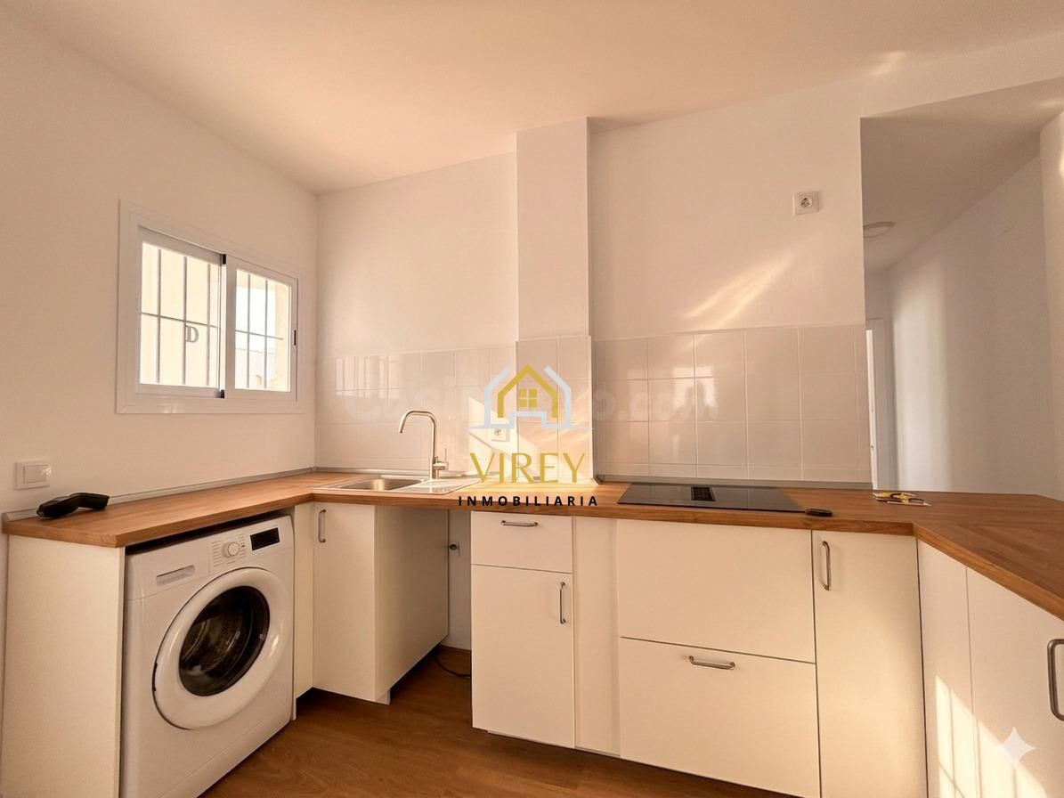 PISO A LA VENTA EN PLANTA BAJA CON PARKING EN EL CASCO HISTO - foto 3