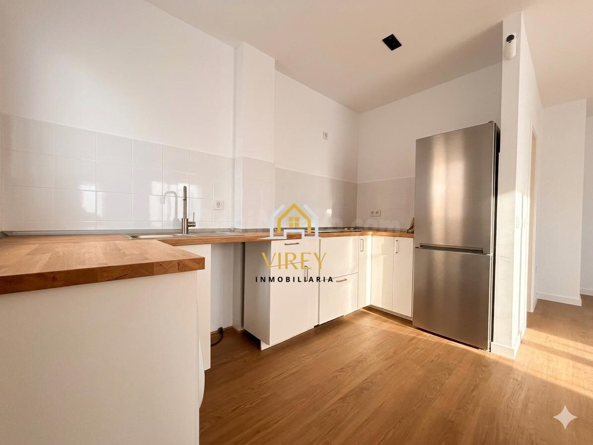 PISO A LA VENTA EN PLANTA BAJA CON PARKING EN EL CASCO HISTO - foto 4
