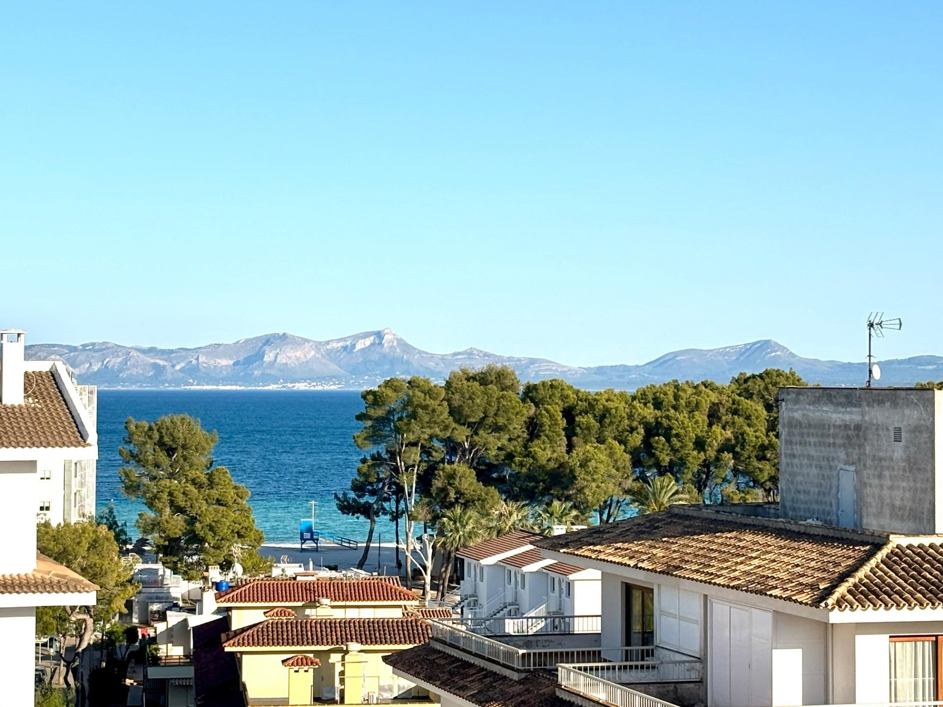 Oportunidad de inversión: ático con terraza y vistas al mar  - foto 2