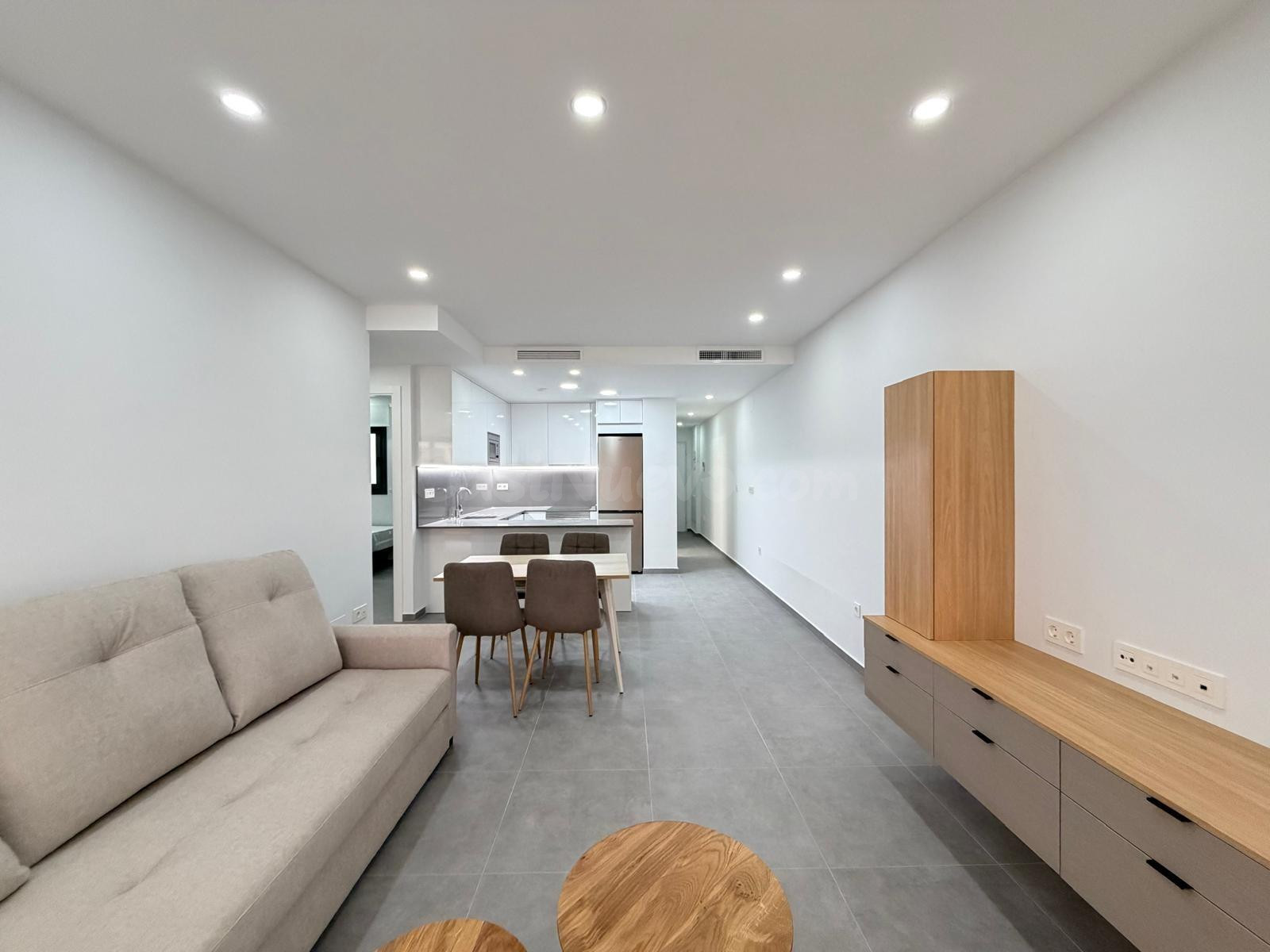 APARTAMENTO EN TORREVIEJA CON GARAJE INCLUIDO. 3 DORM. 2 BAÑ - foto 2