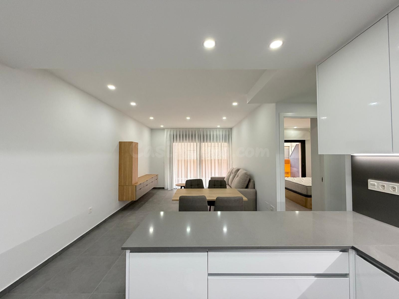 APARTAMENTO EN TORREVIEJA CON GARAJE INCLUIDO. 3 DORM. 2 BAÑ - foto 3