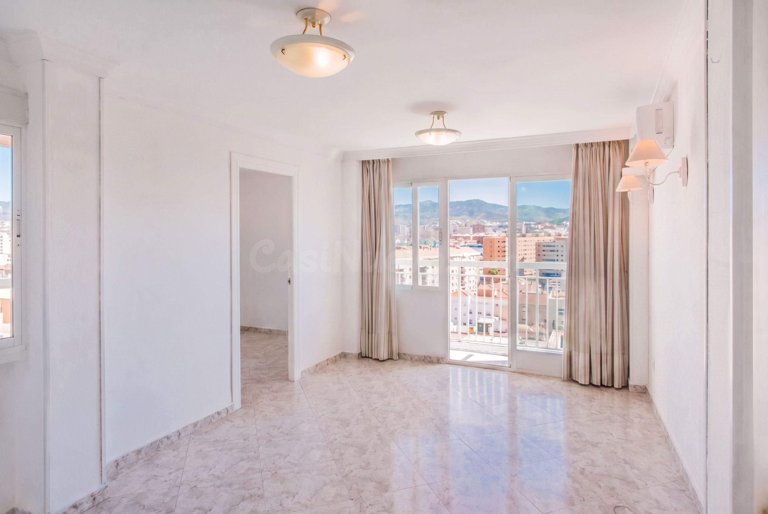 ÁTICO EN 10ª PLANTA CON DOBLE TERRAZA Y VISTAS ABIERTAS — ZONA HUELIN, MÁLAGA