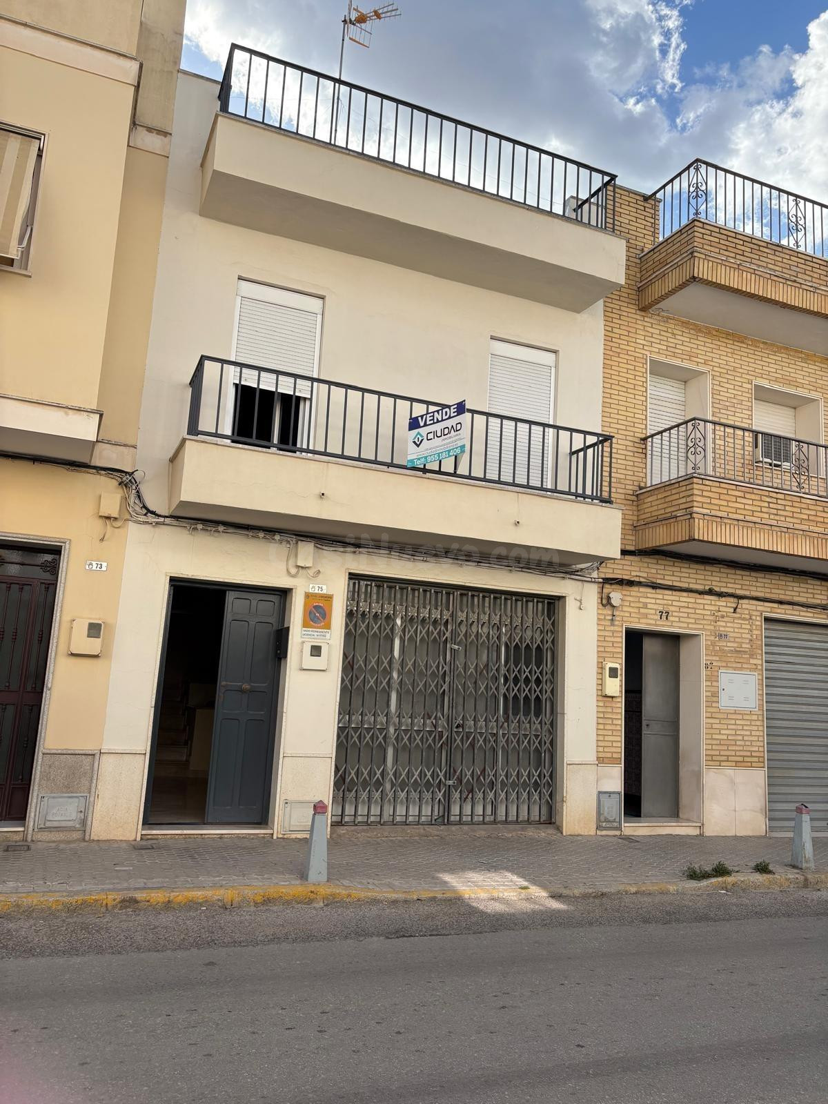 Amplia Propiedad con Local Comercial en Avda. del Pantano!