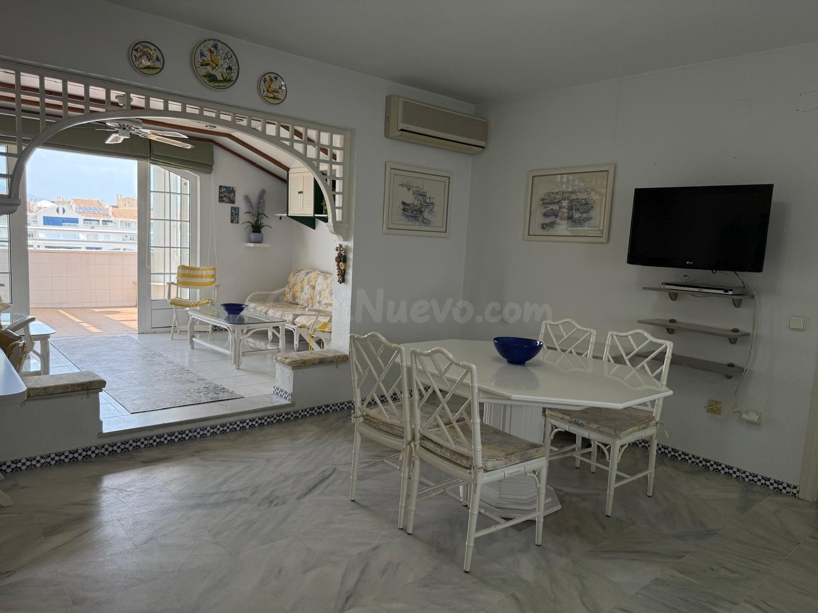 D. Exclusiva vivienda con terraza de 93 m2, vistas al mar y ubicación privilegiada en Fuengirola