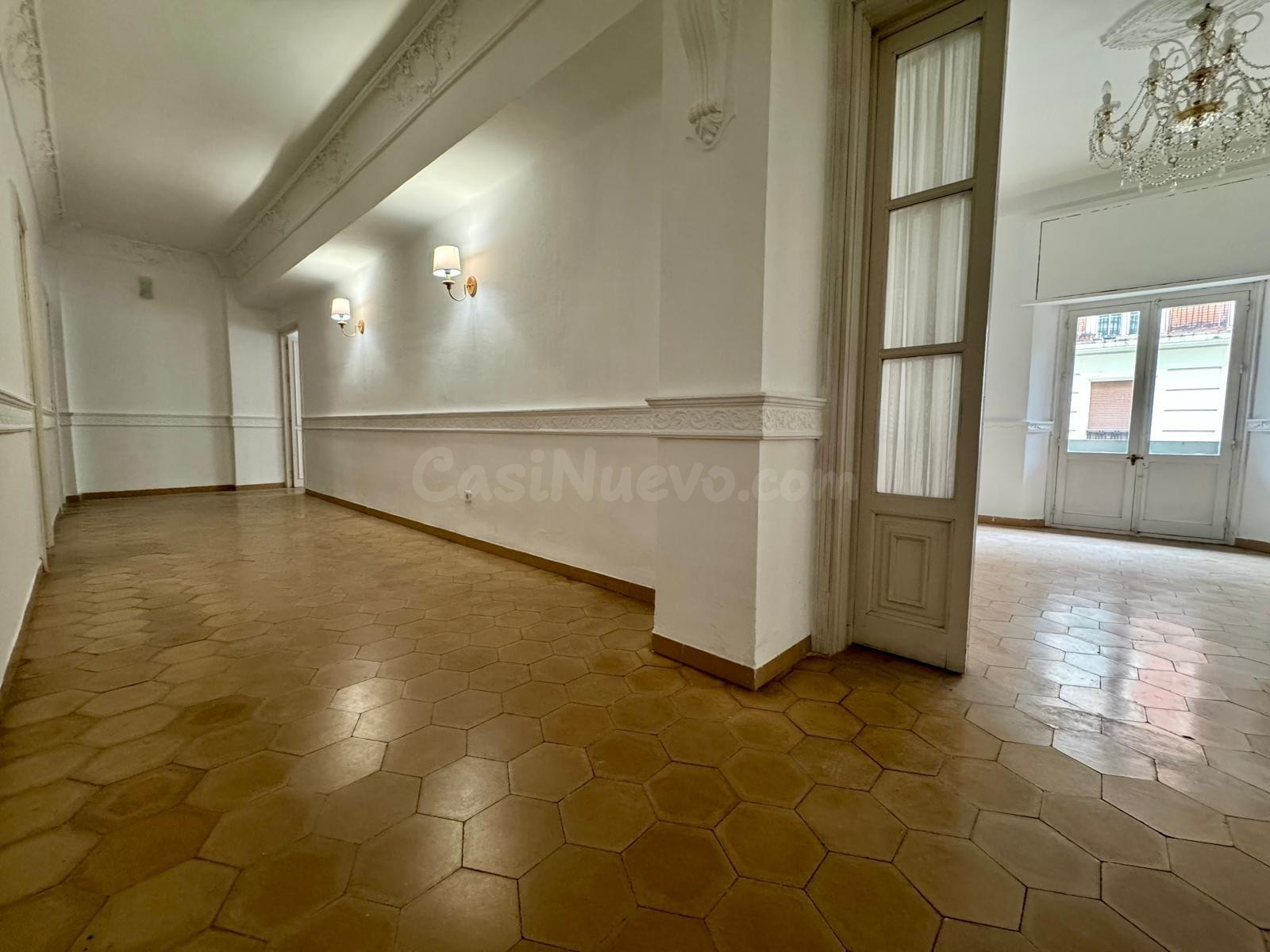 SEÑORIAL PISO DE 324M2, CON TECHOS ALTOS, EN PLENO CENTRO DE - foto 5