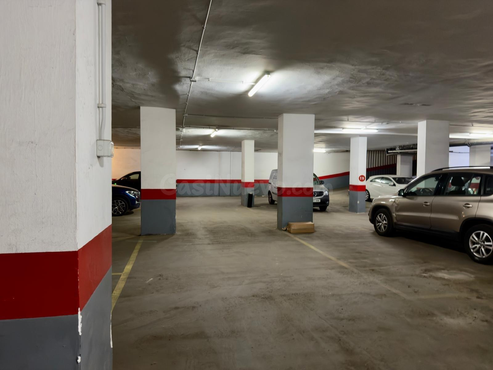 Plaza de garaje en venta junto al Corte Inglés. - foto 4