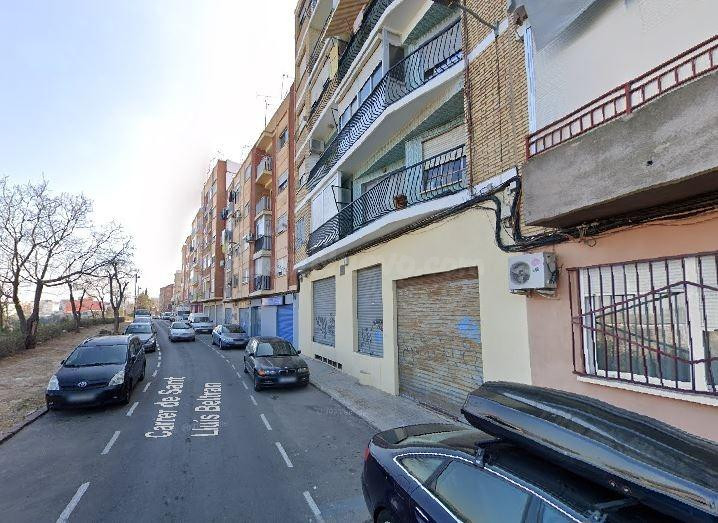 Se vende almacén OKUPADO en C/ SANT LLUIS BERTRAN Nº 51 Torr - foto 2