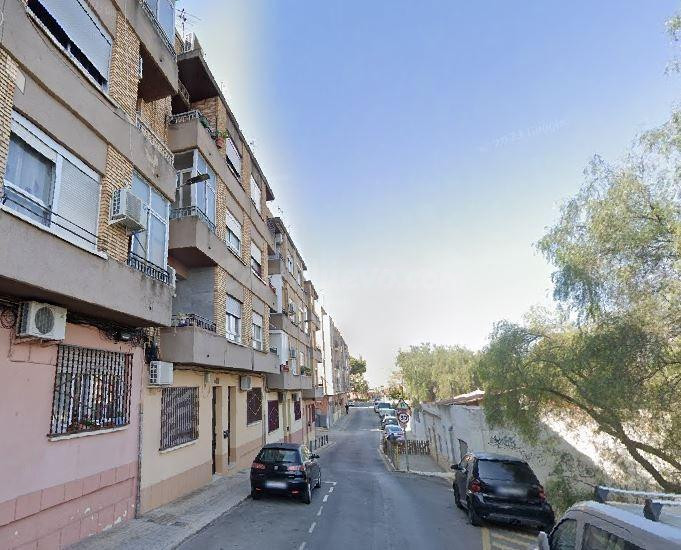 Se vende almacén OKUPADO en C/SANT LLUIS BERTRAN 55 de Torre - foto 2